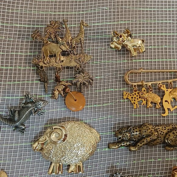 Collection of Vintage Animal Brooches/Pins-Zebras, Pelican, Leopard, Turtle, Cat - Picture 4 of 9